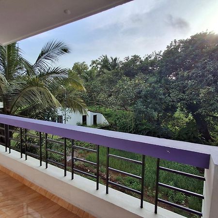 Lobo'S Guesthouse Cavelossim Exterior foto